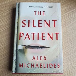 The Silent Patient by Alex Michaelides hardcover new york‎ times bestseller book